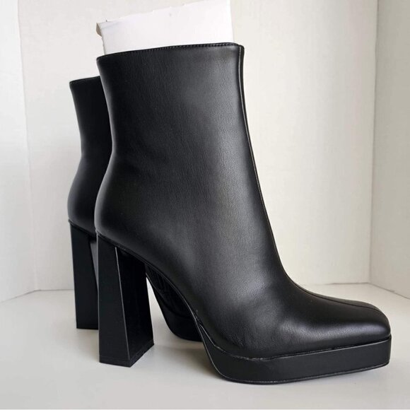 NIB - Steve Madden, Women's slightly flared block heel - Black. Size: 9. - Picture 1 of 14